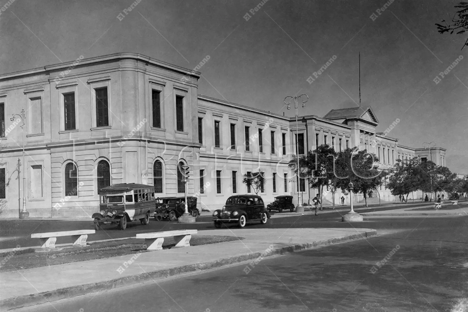 Lima - 1945 / Colegio Nuestra Señora de Guadalupe en la céntrica avenida Alfonso Ugarte. Foto: Archivo Histórico de El Peruano