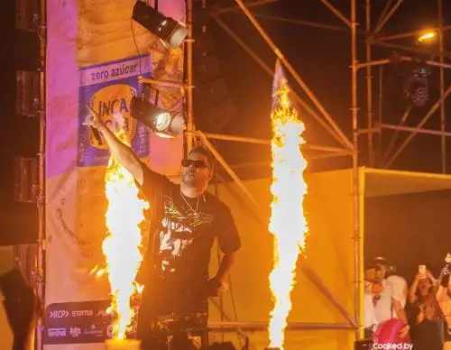 RKM celebró con público peruano con reguetón romántico.