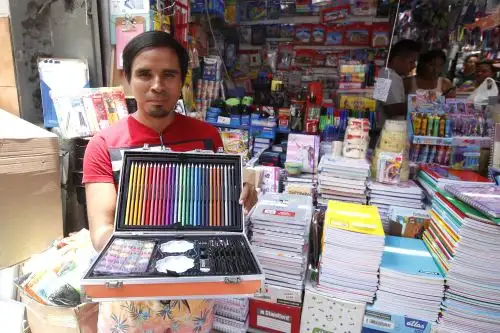 Mercado Central inicia la campaña de ventas de útiles escolares