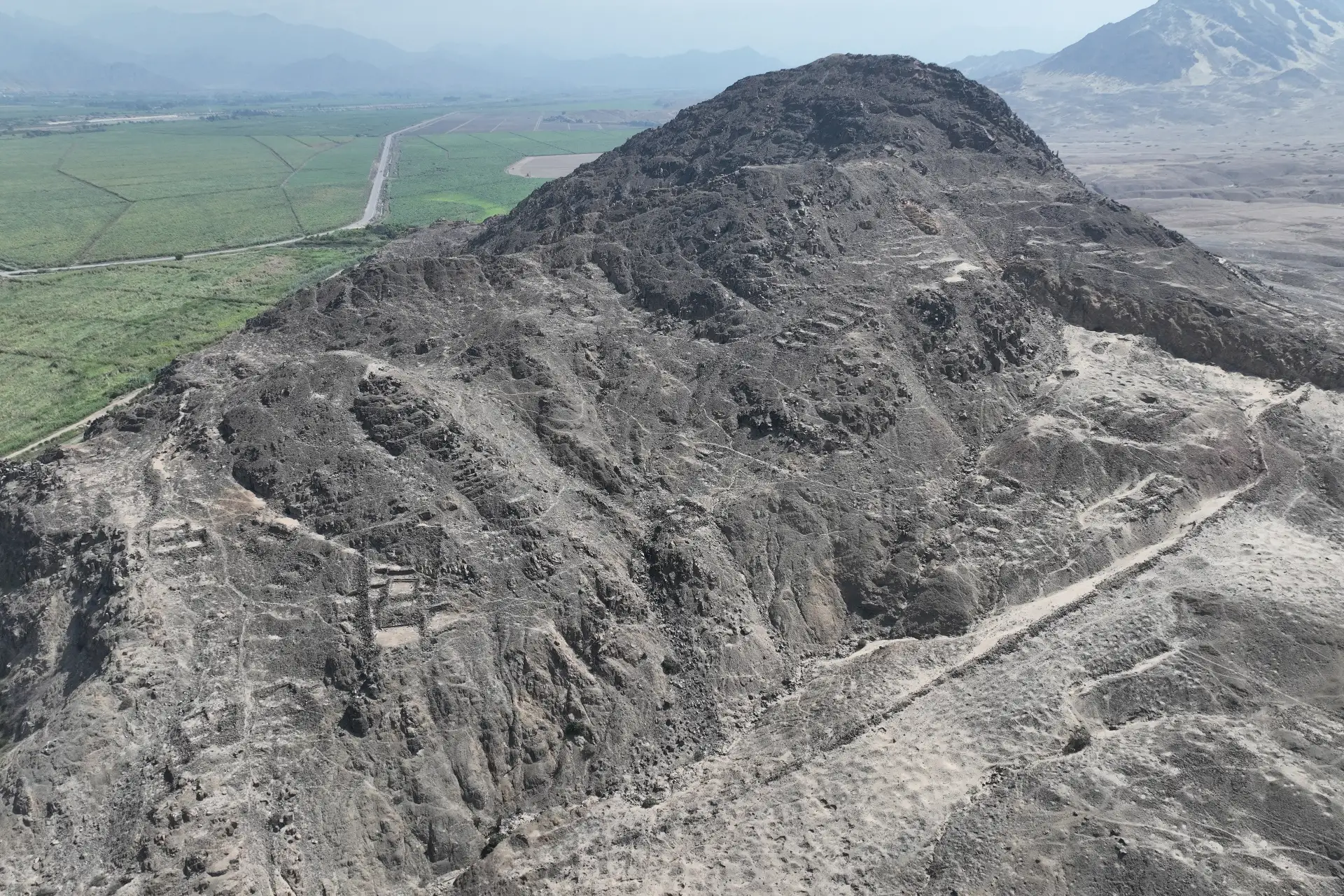 Asimismo, registraron sistemáticamente un extenso complejo agrícola y ceremonial vinculados. Todos estos elementos fueron construidos por la sociedad Chimú. Foto: ANDINA/Difusión