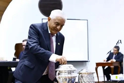 Votación para elección del titular del congreso, quien asumirá la presidencia del Perú