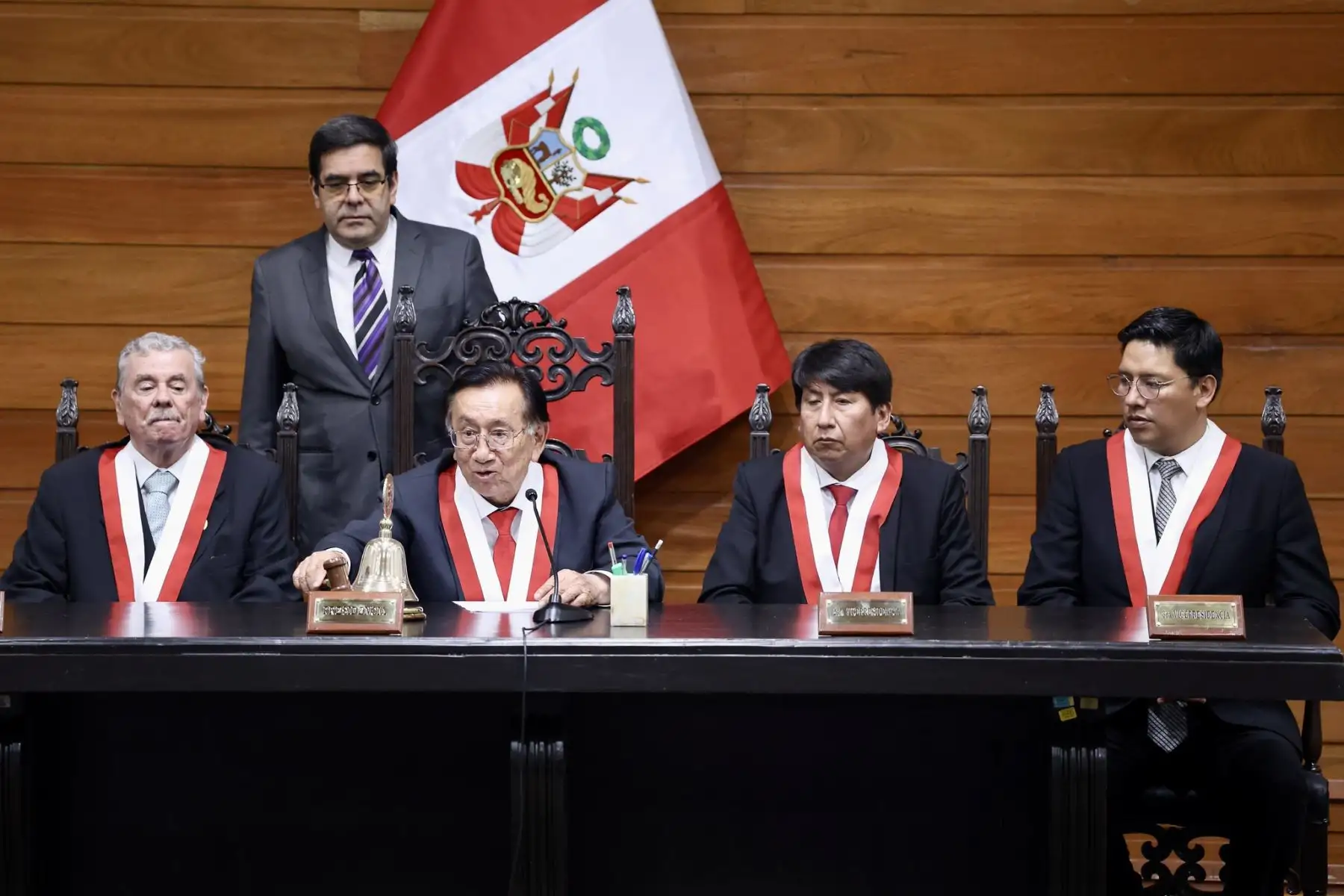 Congresista José María Balcázar juramenta como presidente de la República (Fotos: Congreso de la República.
