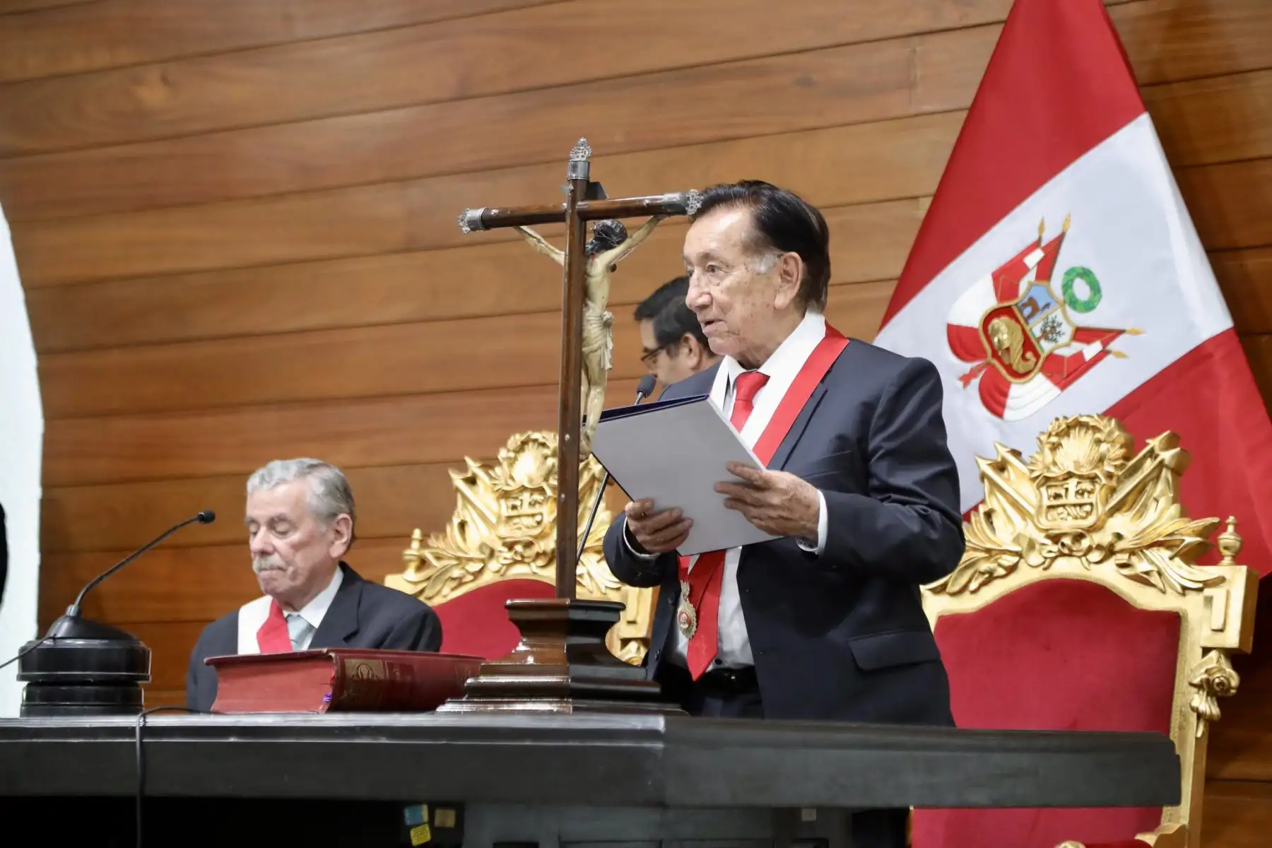 Congresista José María Balcázar juramenta como presidente de la República (Fotos: Congreso de la República.