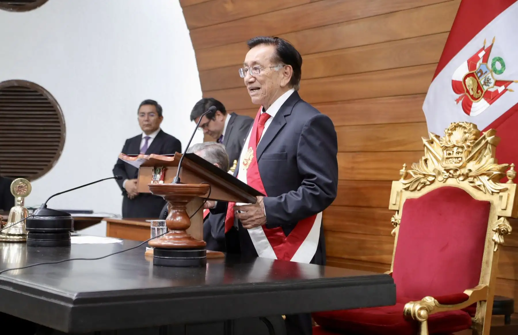 Congresista José María Balcázar juramenta como presidente de la República (Fotos: Congreso de la República.