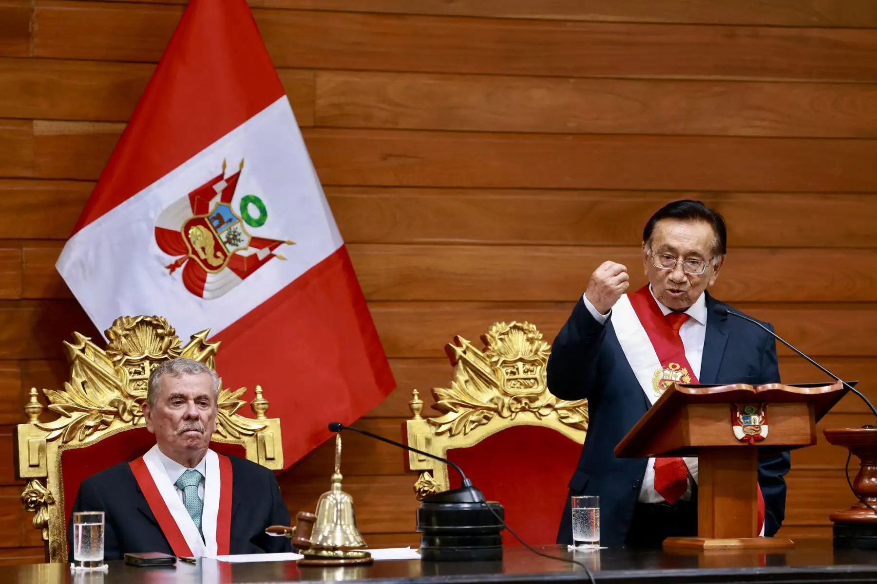 Congresista José María Balcázar juramenta como presidente de la República (Fotos: Congreso de la República