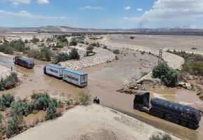 Continúa restringido el tránsito en el kilómetro 337 de la carretera Panamericana Sur, a la altura del distrito iqueño de Ocucaje donde el miércoles 18 se produjo la caída de un huaico. Foto: Genry Bautista