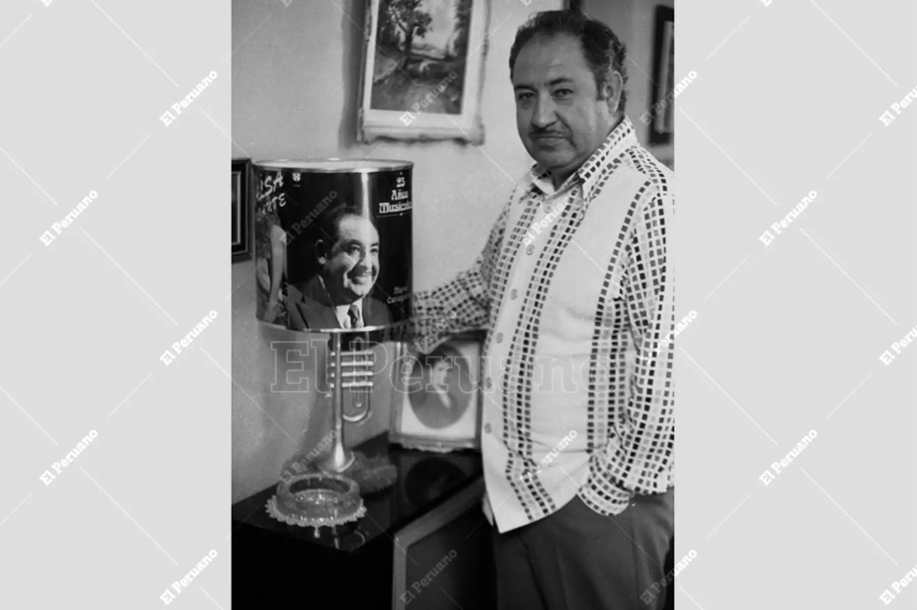 Lima - 24 marzo 1988 / Mario Cavagnaro: tres décadas de maestría en la música criolla. El lente de Leoncio Mariscal captura al prolífico compositor arequipeño, cuya obra transformó el cancionero nacional. Foto: Archivo Histórico de El Peruano
