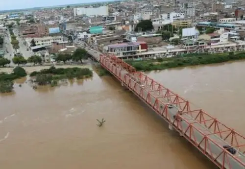 El río Tumbes alcanzó el umbral rojo, tras superar los 1,100 metros cúbicos por segundo esta madrugada y existe una alerta de posibles desbordes. ANDINA/Difusión