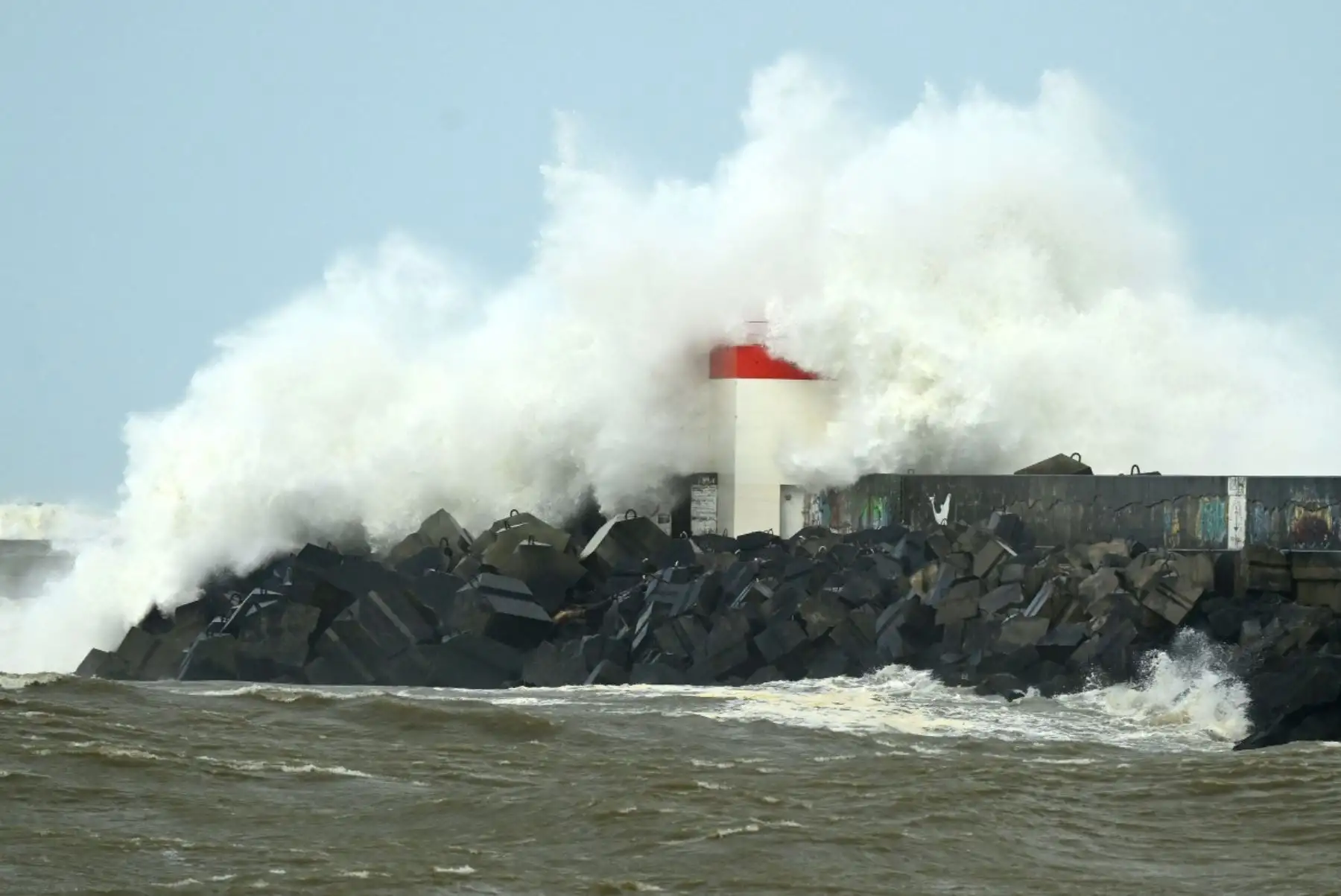 La racha de mal tiempo e inundaciones que afecta a Francia está lejos de terminar, declaró el viceministro francés de Medio Ambiente, Mathieu Lefevre. AFP