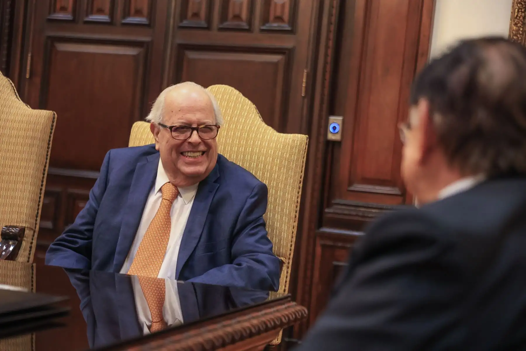 En el marco del compromiso del Gobierno de preservar la estabilidad y las reglas macroeconómicas, el presidente de la república, José María Balcázar Zelada, se reunió esta tarde con el presidente del Banco Central de Reserva del Perú (BCRP), Julio Velarde, a fin de priorizar la agenda de desarrollo del país. Foto: ANDINA/Prensa Presidencia