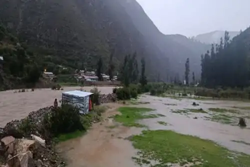 El alcalde distrital Yhony Huaripáucar Ruiz solicitó al Gobierno Regional de Ayacucho y al Ejecutivo Nacional la declaratoria de emergencia en la zona.
