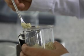 El Laboratorio de Biotecnología Industrial y Bioprocesos del Instituto de Biotecnología (IBT-UNALM) incorporó dos tecnologías de frontera: un extractor de fluidos supercríticos y un sistema de campo de pulso eléctrico.