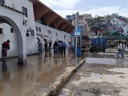 Las lluvias intensas que soportó el jueves 19 de febrero en horas de la tarde la ciudad de Arequipa, provocaron la inundación del terminal terrestre, provocando pánico entre los pasajeros y comerciantes. ANDINA/Difusión