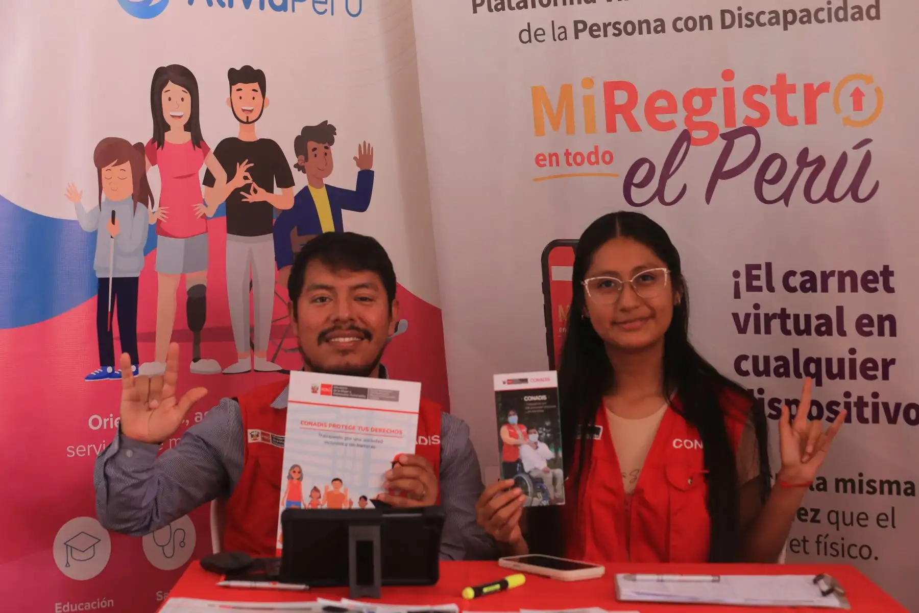 Asimismo, los ciudadanos acceden a los servicios gratuitos del MTPE, como la emisión de su Certificado Único Laboral, Asesoría para la Búsqueda del Empleo, bolsa de trabajo,Recomienda.pe, Jóvenes Productivos y más programas y servicios del Estado.

Foto: ANDINA/Héctor Vinces