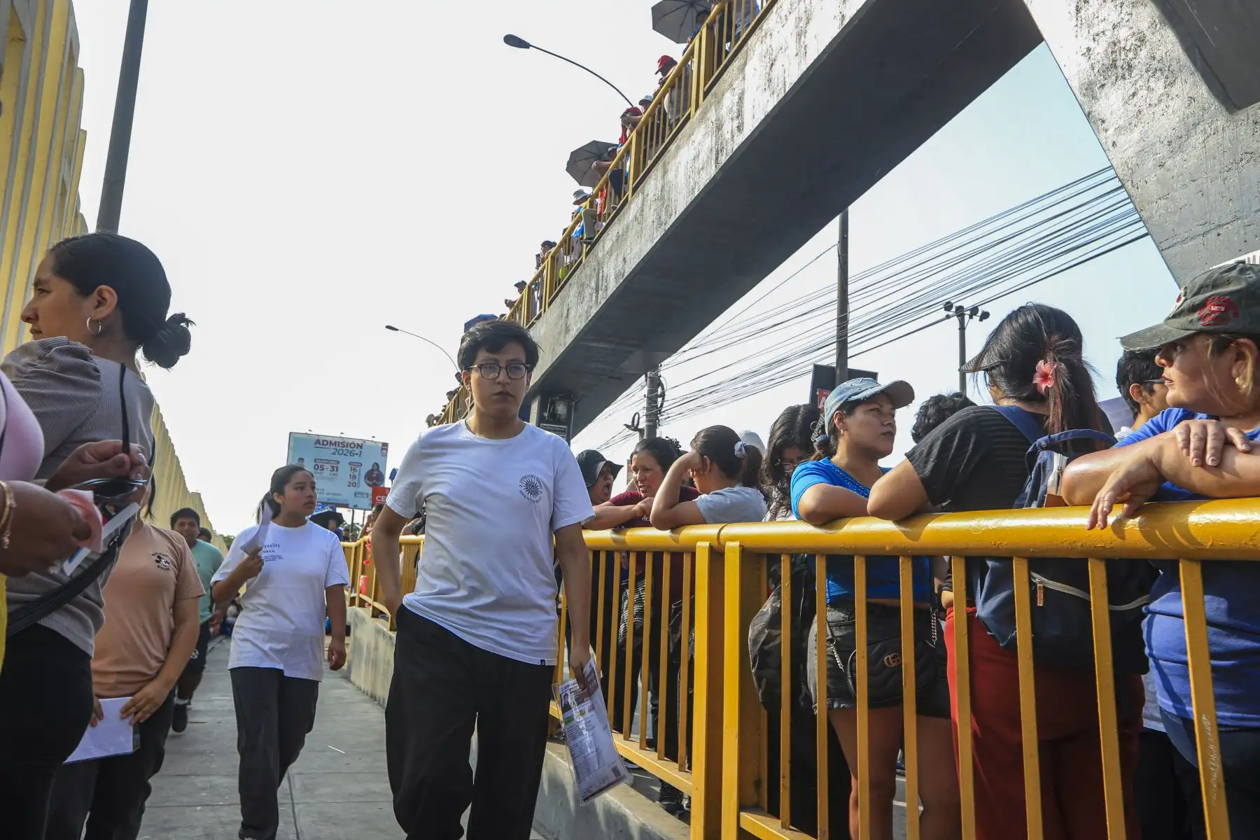 El examen consta de tres evaluaciones, una por cada fecha:
Lunes 16: razonamiento matemático, razonamiento verbal y humanidades.
Miércoles 18: aritmética, álgebra, geometría y trigonometría.
Viernes 20: física y química.Foto: ANDINA/Ricardo Cuba