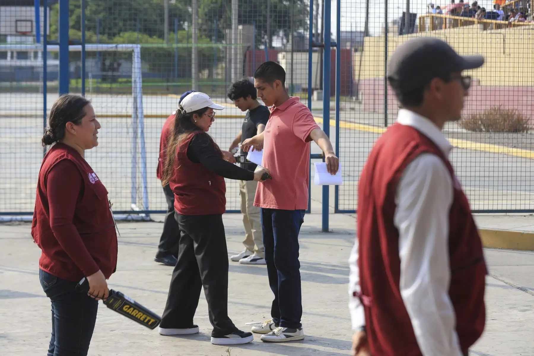 El rector de la UNI, Arturo Talledo, informó que tradicionalmente la carrera de ingeniería civil es la que más postulantes tiene en los procesos de admisión, pero destacó que este año se han abierto plazas para nuevas carreras que han tenido buena cogida: Ingeniería Biomédica, Ingeniería de Inteligencia Artificial y Urbanismo.Foto: ANDINA/Ricardo Cuba
