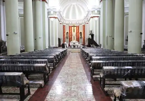 El gobernador regional de Lambayeque, Jorge Pérez Flores, inspeccionó los trabajos de mantenimiento integral que se ejecutan en la histórica Catedral de Chiclayo, templo que cuenta con 87 años de antigüedad y que albergó al entonces obispo Robert Prevost, hoy Papa León XIV. ANDINA/Difusión