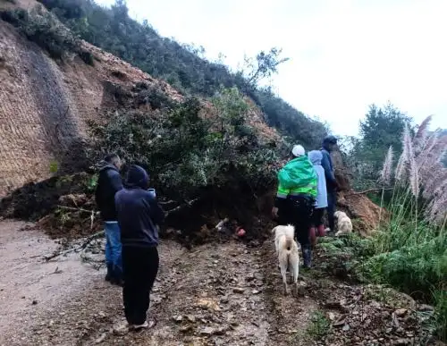 Un deslizamiento de tierra y piedras sepultó a un motocilistaque se diigía a su trabajo. La tragedia ocurrió en el anexo Opelán, en la provincia de Luya, región Amazonas. ANDINA/Difusión