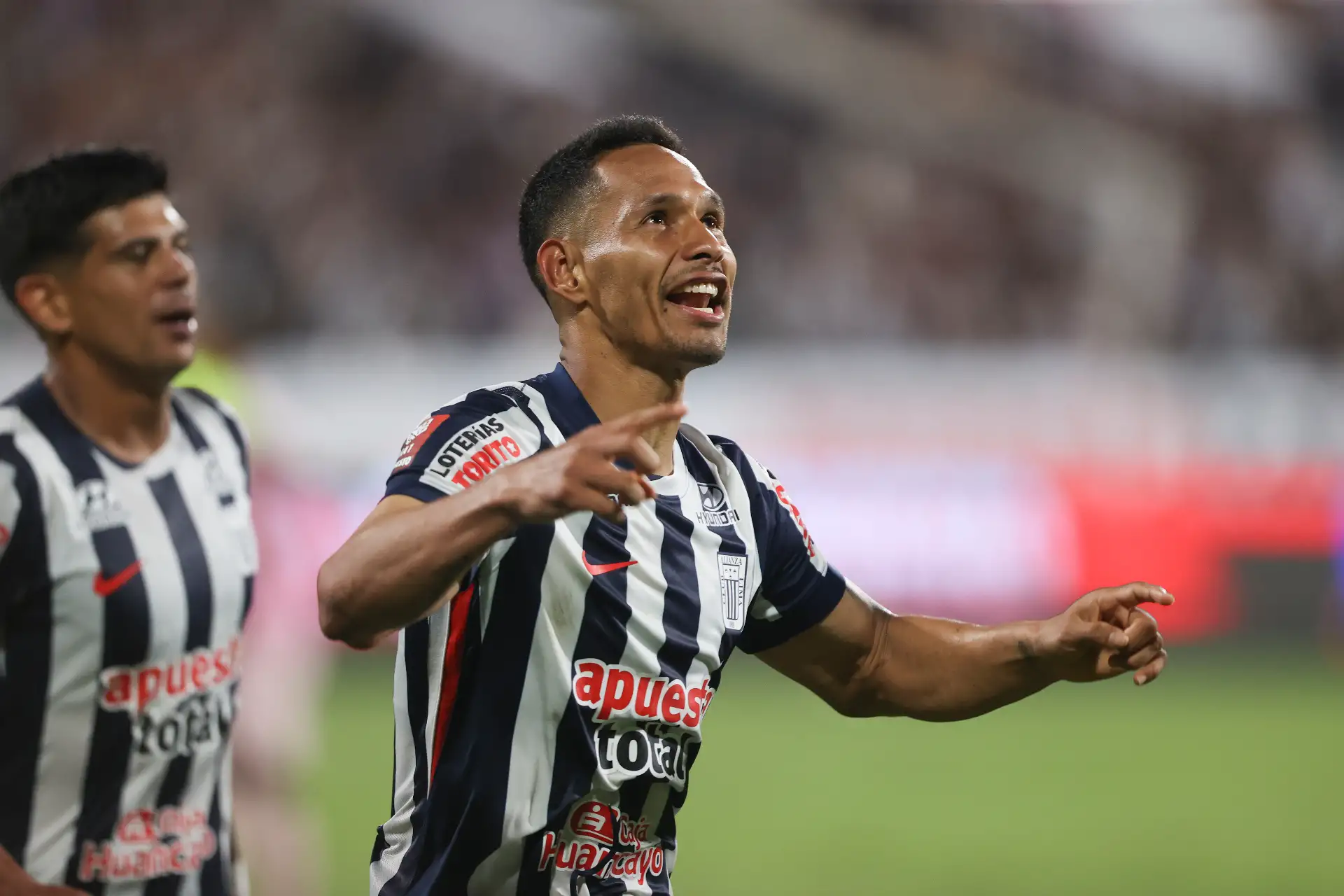 Renzo Garcés celebra el 1-0 de Alianza Lima sobre el Sport Boys. Foto: ANDINA/Jhonel Rodríguez Robles
