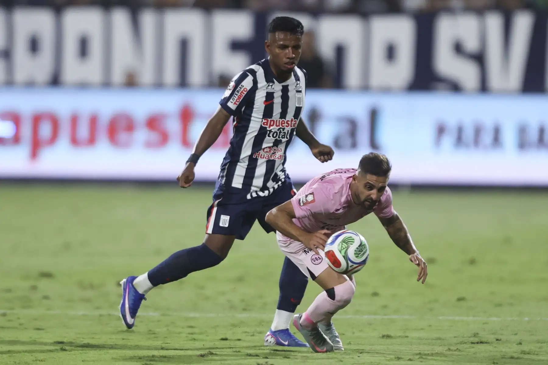 Alianza Lima vence por 1-0 a Sport Boys  durante el primer tiempo del en el partido de la Liga 1. Foto: ANDINA/Jhonel Rodríguez Robles