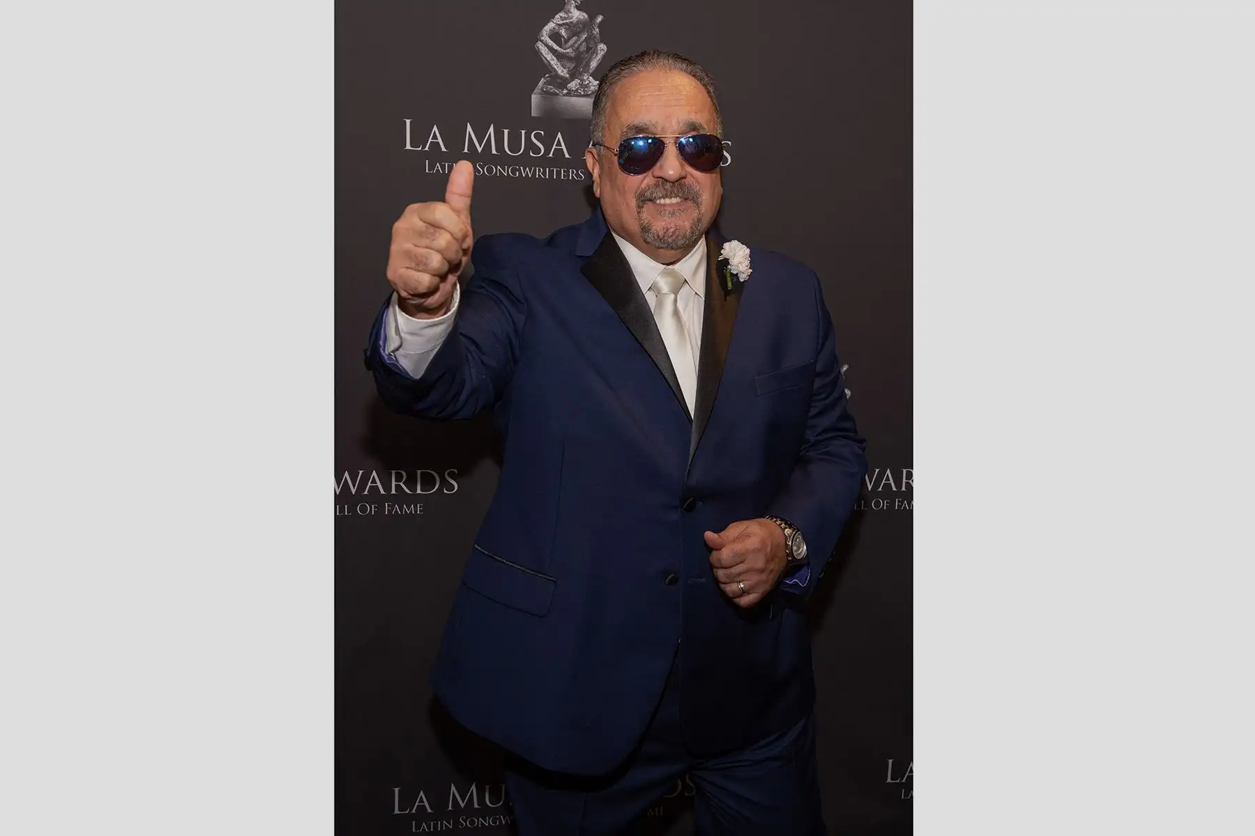 Bogotá, Colombia - Fotografía de archivo del 24 de octubre de 2019 que muestra al músico y compositor de salsa Willie Colón posando en la alfombra de La Musa Awards 2019 en el James L. Knight Center de la ciudad de Miami (EE. UU.). Willie Colón, el emblemático trombonista, compositor e intérprete de íconos de la salsa como 