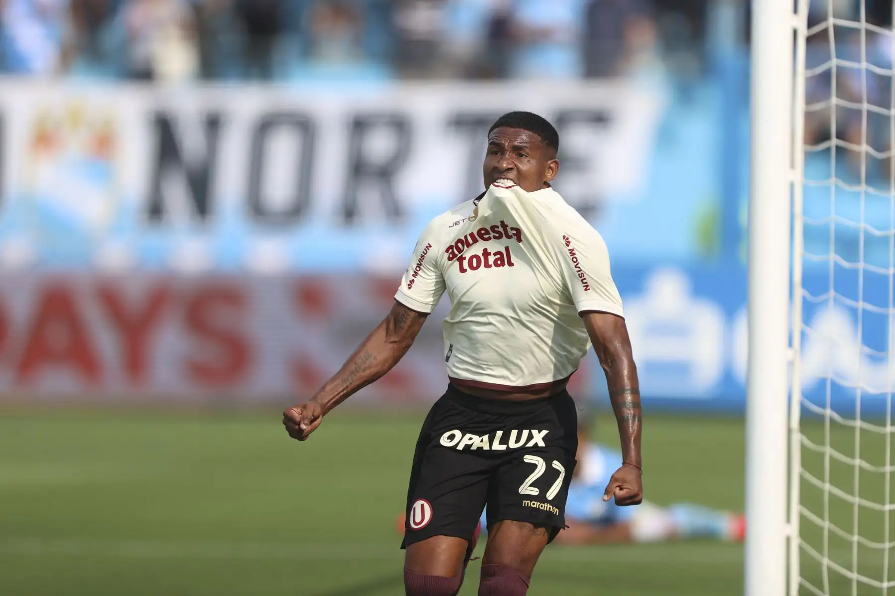 Sporting Cristal y Universitario empataron a dos goles en un encuentro jugado en el estadio Alberto Gallardo por la cuarta fecha del Torneo Apertura. Foto: ANDINA/Jhonel Rodríguez Robles