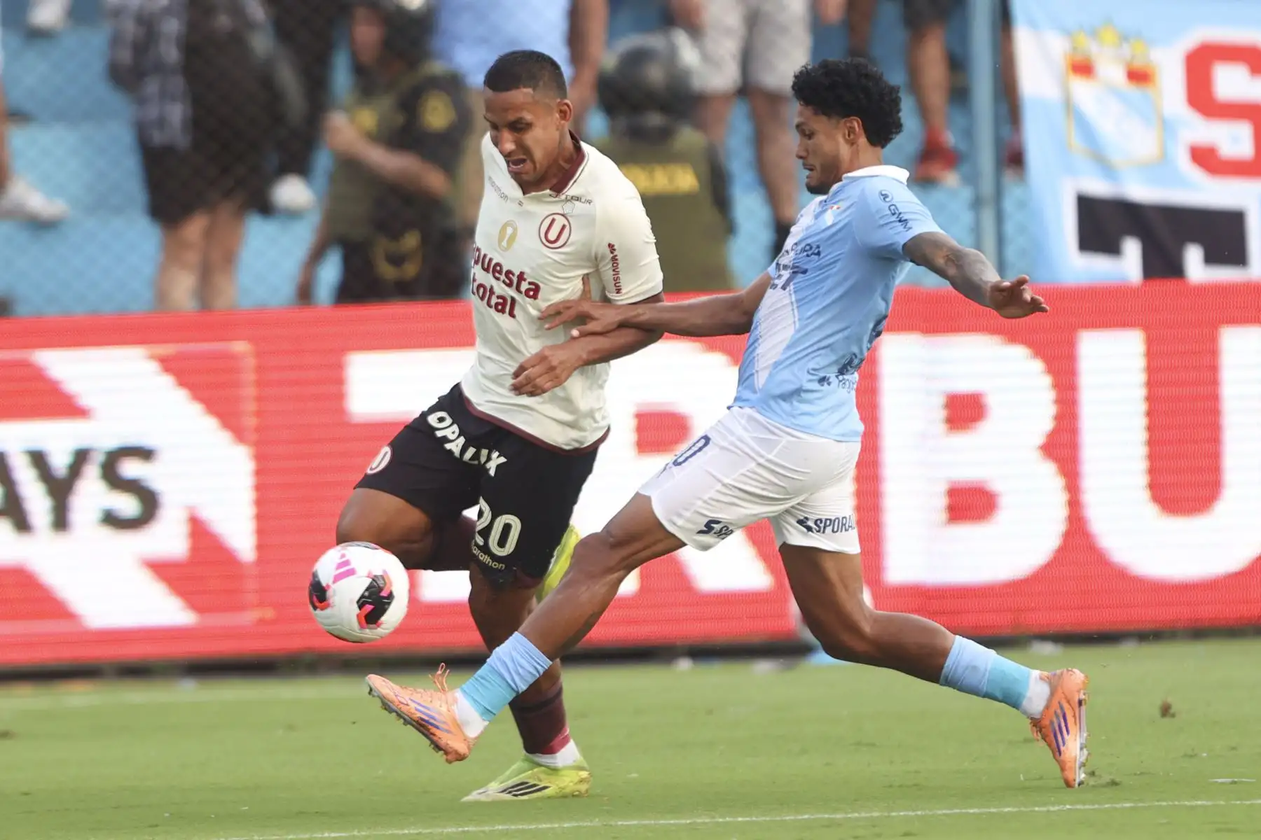 Sporting Cristal y Universitario empataron a dos goles en un encuentro jugado en el estadio Alberto Gallardo por la cuarta fecha del Torneo Apertura. Foto: ANDINA/Jhonel Rodríguez Robles