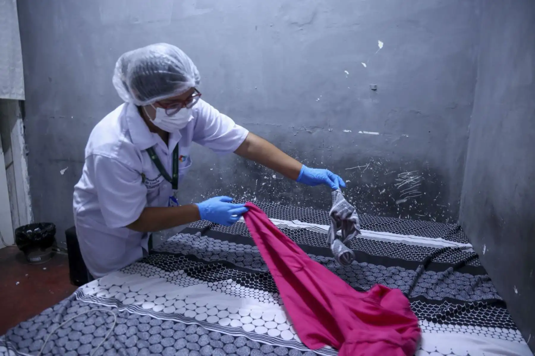 Durante el despliegue, las autoridades recorrieron avenidas principales y zonas estratégicas, efectuando patrullaje preventivo, controles de identidad e intervenciones a locales clandestinos que operaban bajo la fachada de centros de masajes, donde se ejercía la prostitución de manera informal. Foto: Difusión