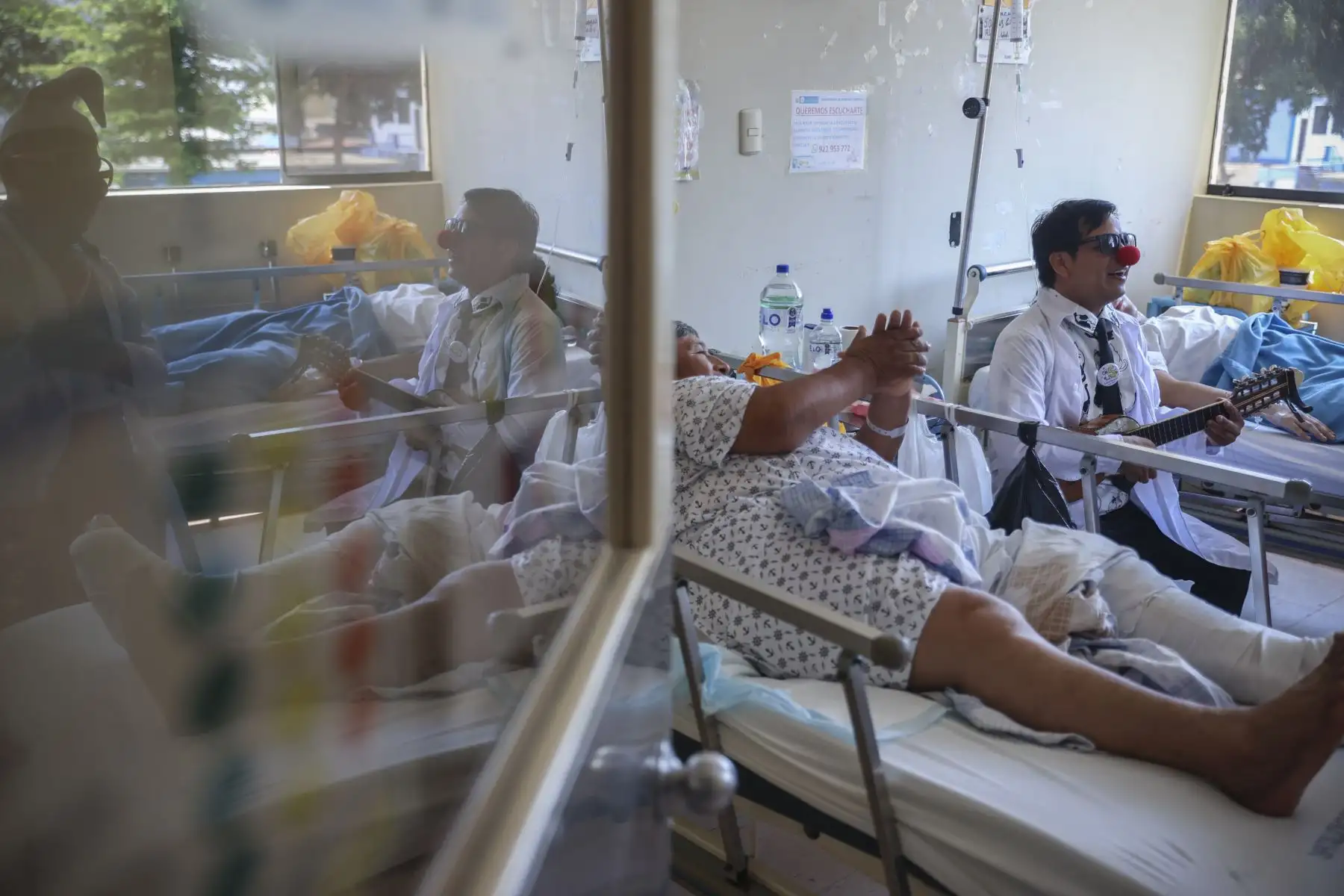 En la reciente “clowneada” realizada en el hospital Cayetano Heredia participaron los artistas Dany Shica, Anzony Saldaña, María Claros, Gerson Núñez, Katy Arce y Henry Taco. Foto: ANDINA/Jhonel Rodríguez Robles