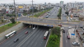 Panamericana Sur, camiones de carga, carga pesada, carga de mercancías, carril derecho, MML, Municipalidad de Lima, EMAPE, Ordenanza 2807, Reglamento Nacional de Tránsito, 