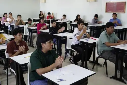 La Escuela de Talentos se ha consolidado como un referente de la educación pública de alto rendimiento en el Perú. Su modelo educativo destaca por el Enfoque STEAM e Innovación que integra la ciencia, la tecnología, la ingeniería, las artes y las matemáticas para resolver retos complejos.