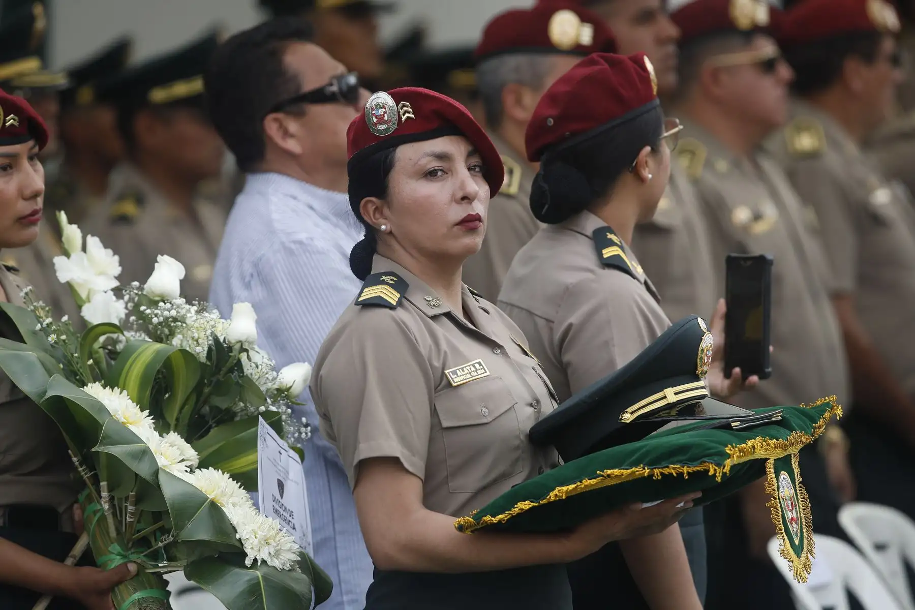 En la sede policial, Radio Patrulla el extinto suboficial Patrick Ospina, quien falleció al intentar rescatar a un perro, recibe homenaje póstumo reconociendo su valentía en acto de servicio. Asimismo, será ascendido póstumamente por acción distinguida. Foto: ANDINA/Eddy Ramos