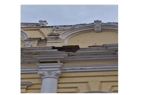 Vecinos y comerciantes de la zona han expresado su preocupación y exhortan a las autoridades a realizar inspecciones técnicas urgentes en edificaciones antiguas para prevenir tragedias mayores.