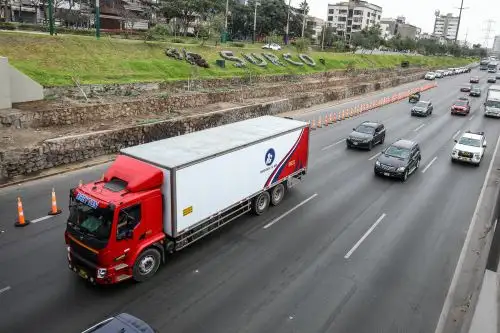 La Panamericana Sur soporta actualmente el tránsito de 75 000 vehículos de los cuales el 30% aproximadamente son vehículos de carga pesada, detalló el gerente general de EMAPE, Edgar Lara Florian. Foto: ANDINA/Difusión