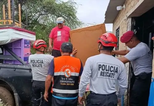 Ante el peligro inminente generado por las intensas lluvias registradas en la parte alta de la región Lambayeque, el Gobierno Regional, a través del Centro de Operaciones de Emergencia Regional Lambayeque (COER), ejecutó la evacuación preventiva de tres familias asentadas en el sector Majín – Yaipón, en el distrito de Chongoyape, región Lambayeque. ANDINA/Difusión