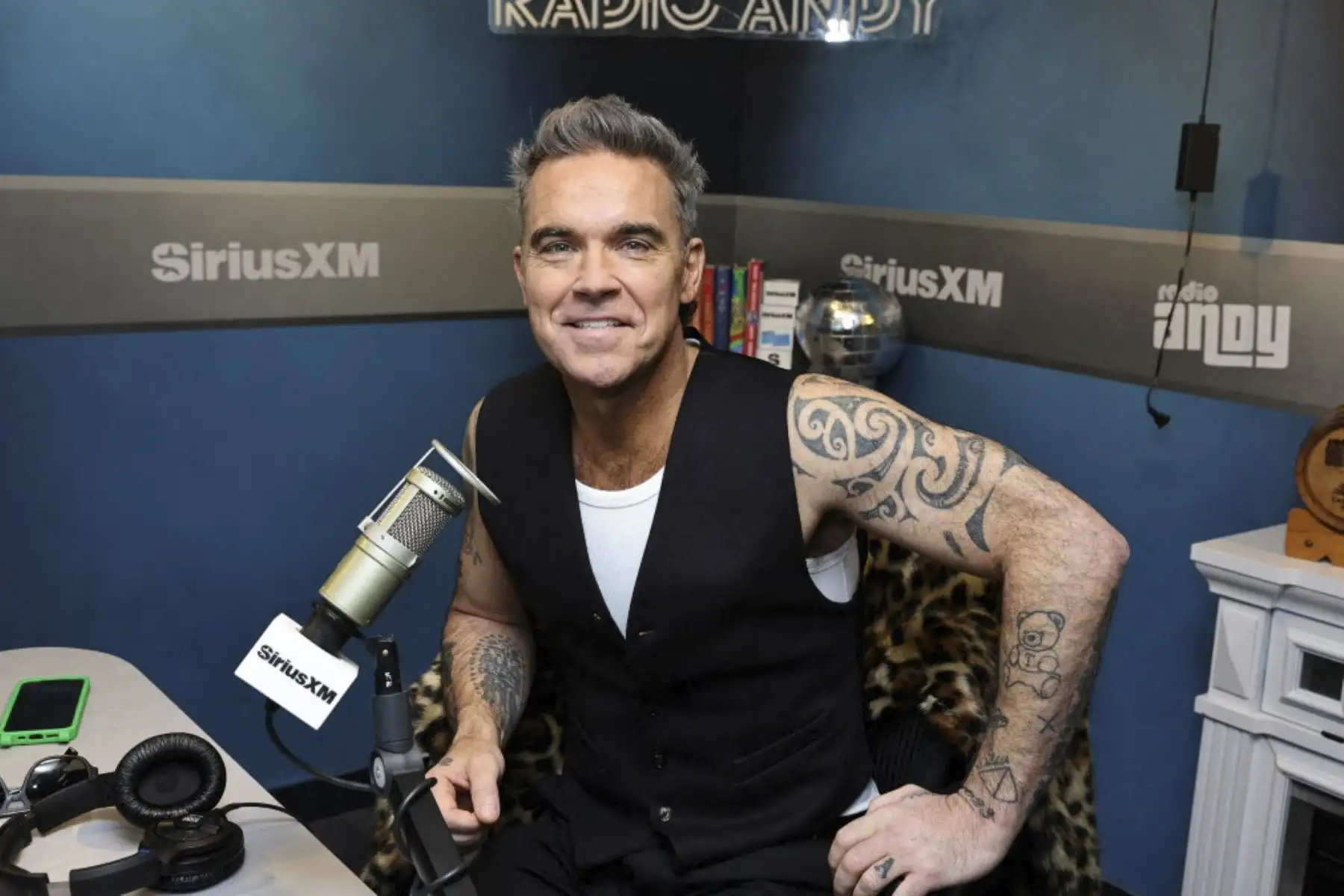 Robbie Williams visita SiriusXM en SiriusXM Studios el 15 de enero de 2025 en la ciudad de Nueva York. Foto: AFP