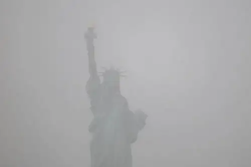 Potente tormenta paraliza el noreste de EE.UU. y deja a Nueva York bajo una nevada récord