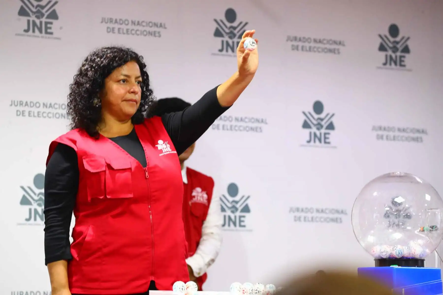 El Jurado Nacional de Elecciones (JNE) anunció que el debate presidencial 2026 será presencial, con 12 candidatos por día y se efectuará en dos fases, en las instalaciones del Centro de Convenciones de Lima. Foto: ANDINA/ Verónica Calderón Zuñiga