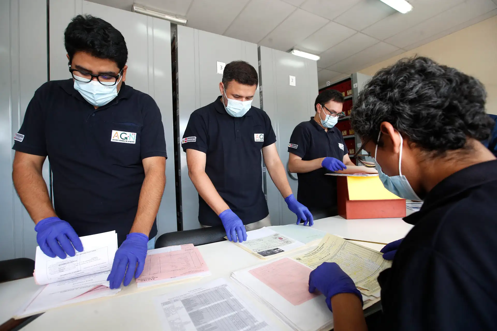 Desde su creación, la ENA contribuye a la tecnificación del personal que labora en archivos en las diferentes instituciones del país, públicas o privadas, con la finalidad de que cuenten con personal calificado y competente realizando las labores archivísticas y de gestión documental.
Foto: ANDINA/Eddy Ramos