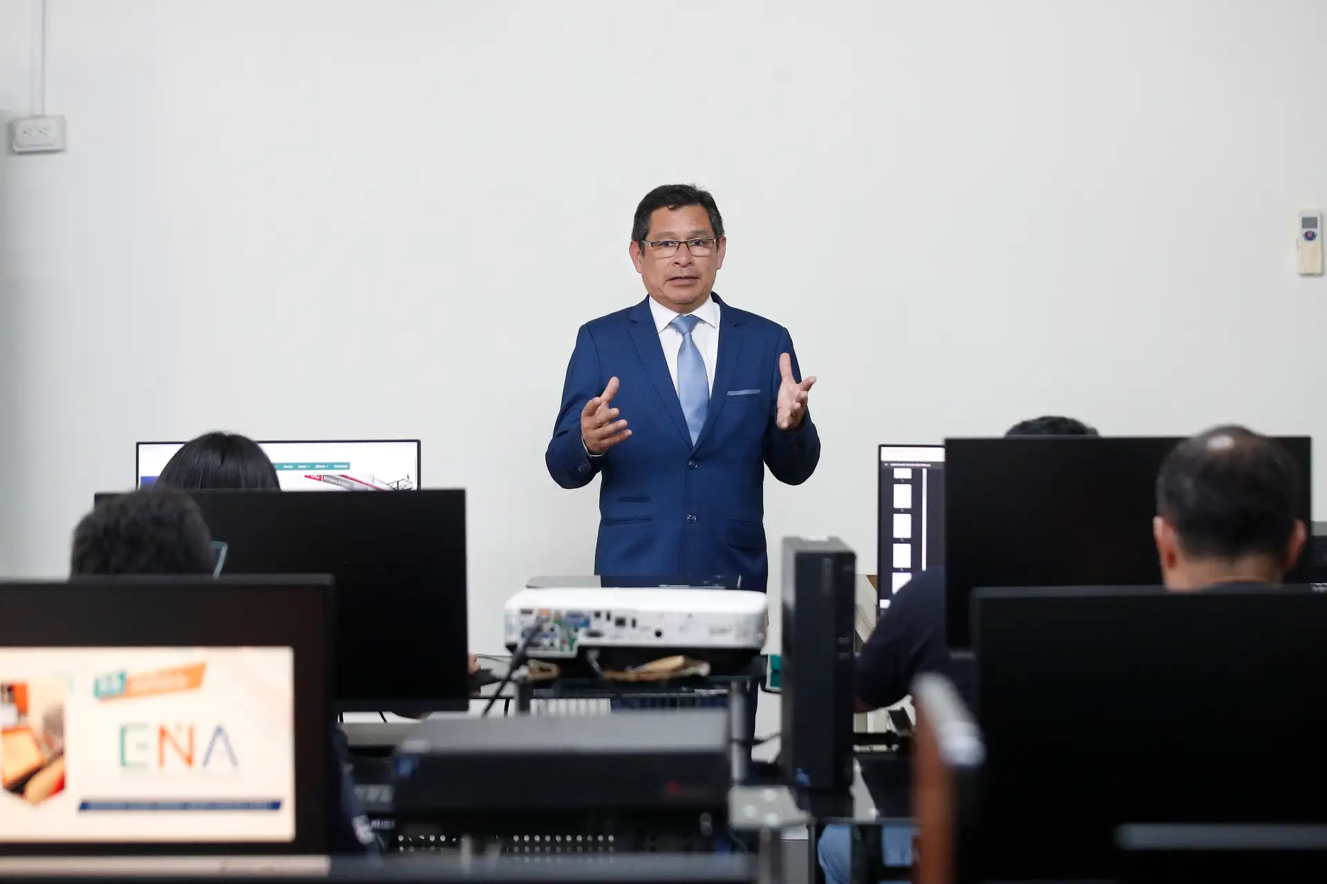 Entrevista a Hugo Condori Melendez, director de la Escuela Nacional de Archivística ( ENA), institución especializada del Estado encargada de la formación de profesionales en Archivística, comprometida con el desarrollo de capacidades técnicas, científicas y éticas para una adecuada gestión documental y archivística, conforme a los marcos normativos nacionales e internacionales.
Foto: ANDINA/Eddy Ramos