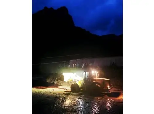 Se restableció el tránsito en la vía Cajamarca - Ciudad de Dios, en Cajamarca, tras estar bloqueada por cinco horas luego de la activación de una quebrada a causa de las lluvias intensas. ANDINA/Difusión