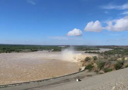 El Proyecto Especial Chira Piura (PECHP) elevó la  descarga, hasta 1,500 m³/s, del Reserorio de Poechos para contener la crecida del caudal del río Chira. ANDINA/Difusión