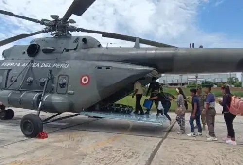 El Ministerio de Educación (Minedu) destacó la firma de un convenio de colaboración interinstitucional con el Ministerio de Defensa (Mindef) para facilitar el traslado de docentes a localidades de difícil acceso, como zonas rurales y de frontera, con el fin de asegurar el inicio oportuno del año escolar 2026. ANDINA/Difusión