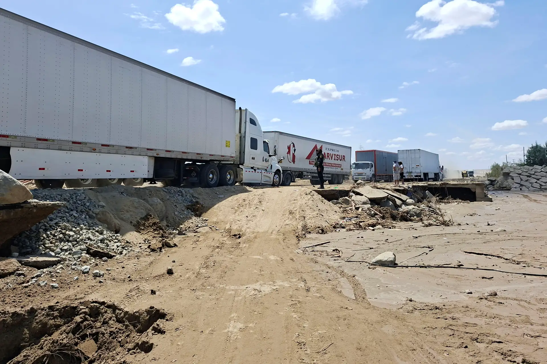 Restablecimiento del tránsito en la Panamericana Sur, en Ica. Foto: ANDINA/Difusión