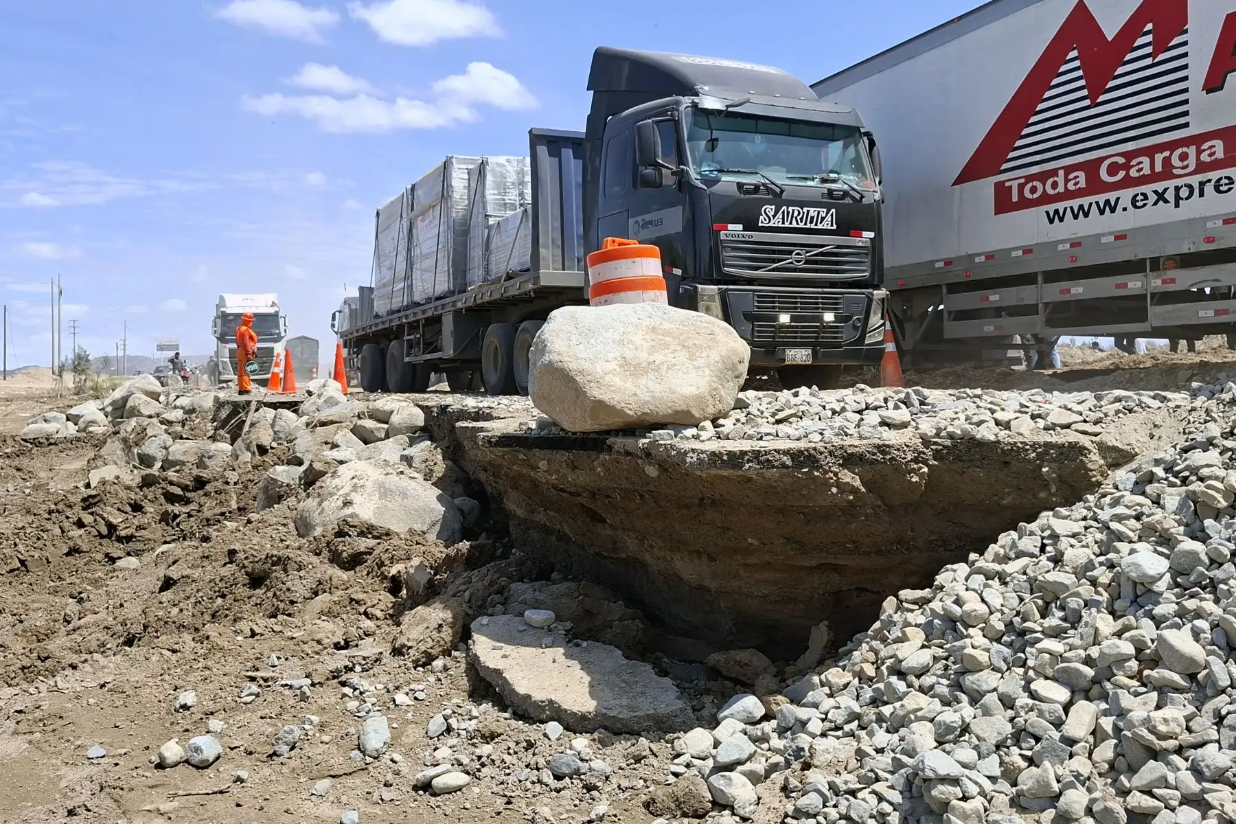 Restablecimiento del tránsito en la Panamericana Sur, en Ica. Foto: ANDINA/Difusión
