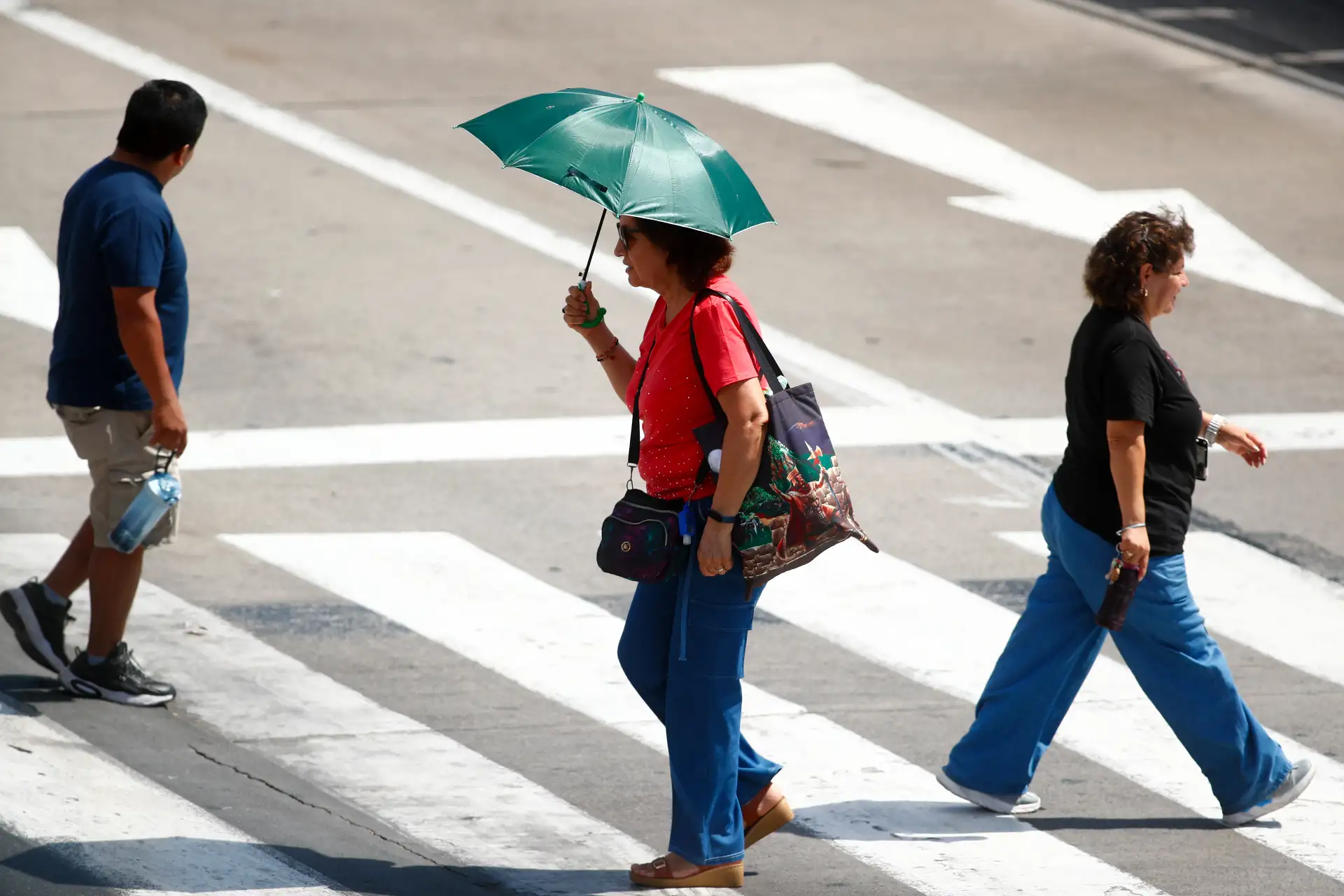 La ciudad de Lima experimenta un fuerte golpe del calor el martes 24 de febrero de 2026 en horas de la tarde, con altas temperaturas que alcanzan los 29 grados centígrados. Foto: ANDINA/Daniel Bracamonte