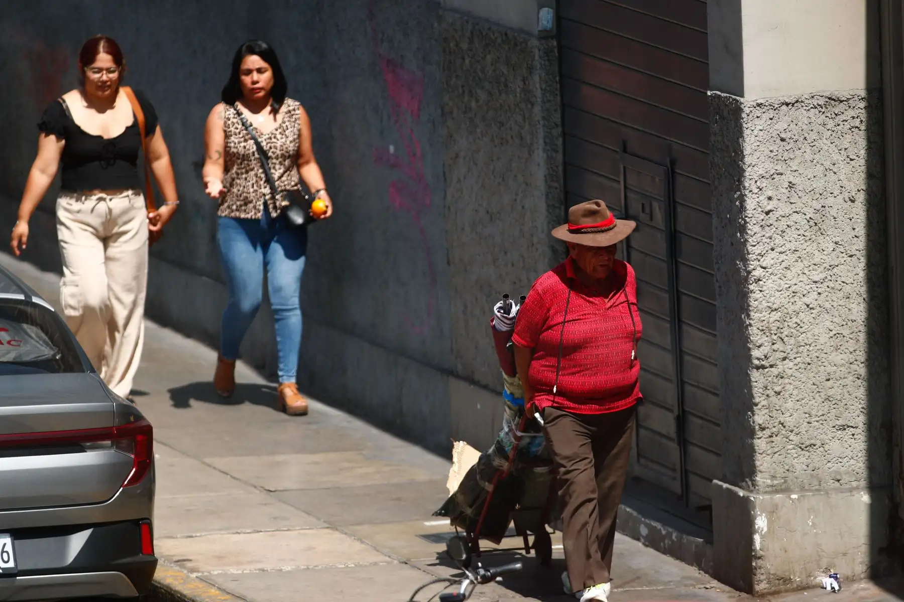 En tanto, en Carabayllo se reportó 32 °C, 31 °C en San Martín de Porres, 32 °C en San Juan de Lurigancho y Santa Anita, mientras que Lurigancho-Chosica registró 30 °C al mediodía. Foto: ANDINA/Daniel Bracamonte