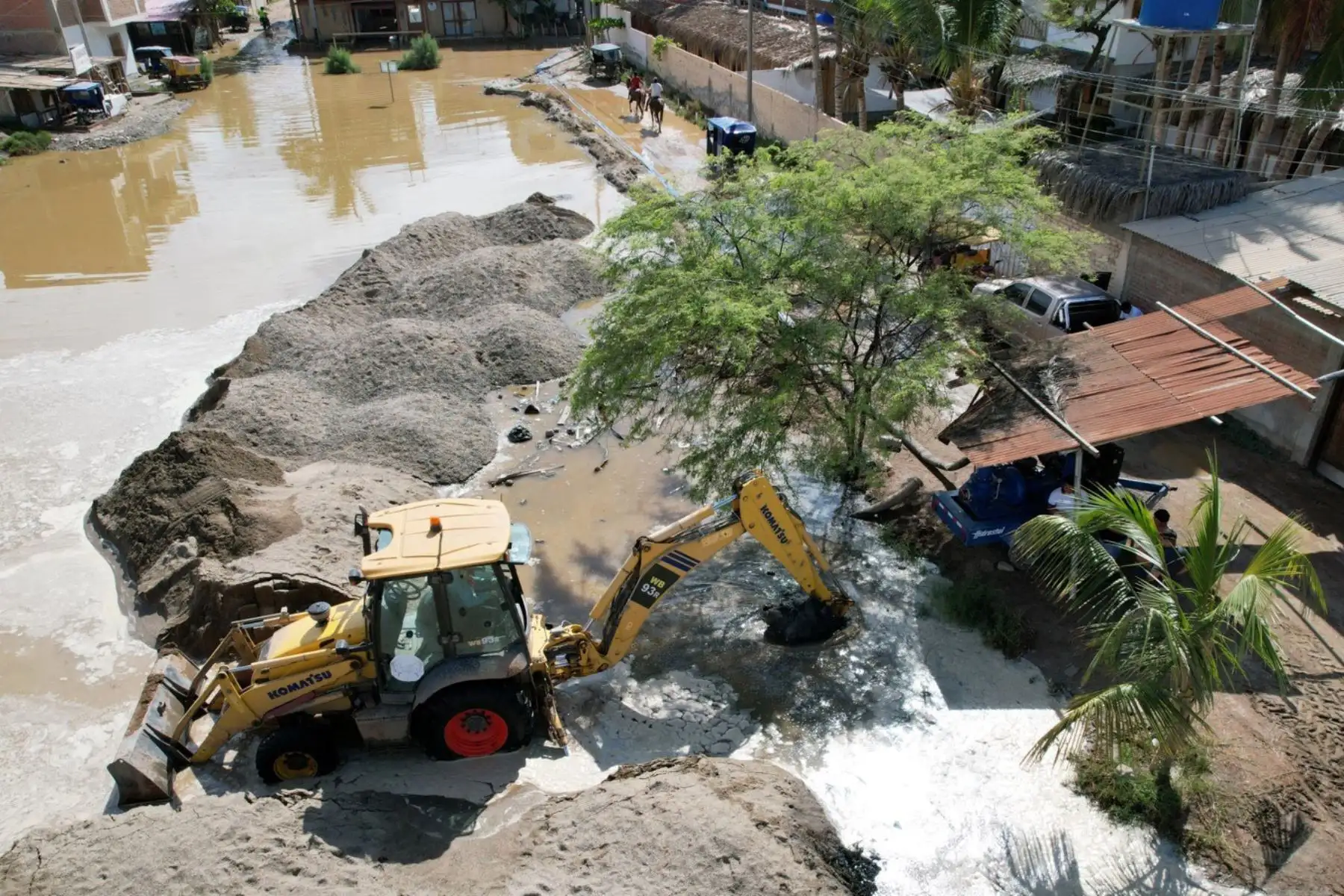 El balneario de Máncora, en Piura, soportó cinco horas de lluvia intensa y una tormenta eléctrica que alarmaron a la población. ANDINA/Difusión