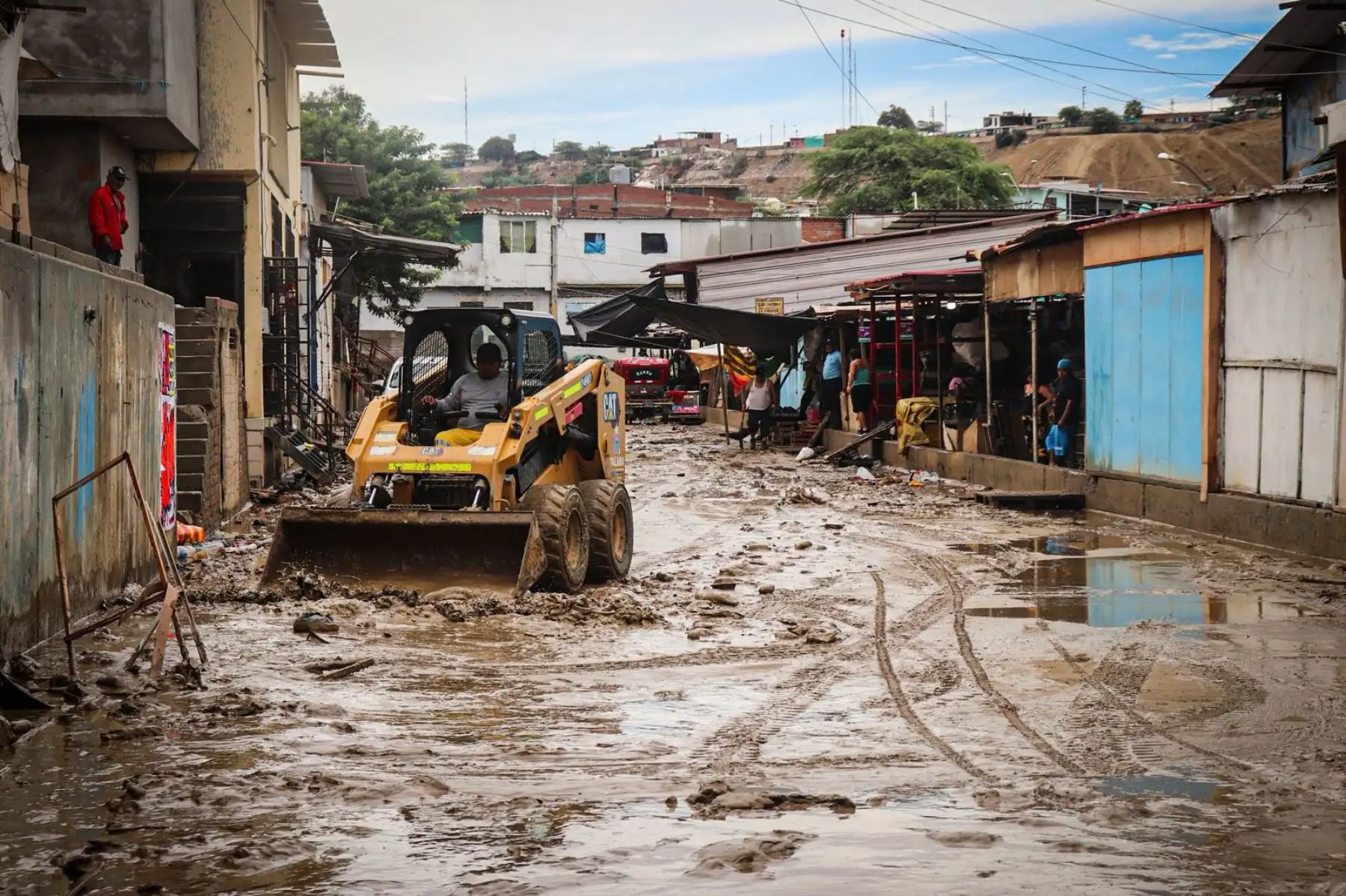 La activación de una quebrada inundó decenas de viviendas que quedaron cubiertas con lodo y agua. ANDINA/Difusión