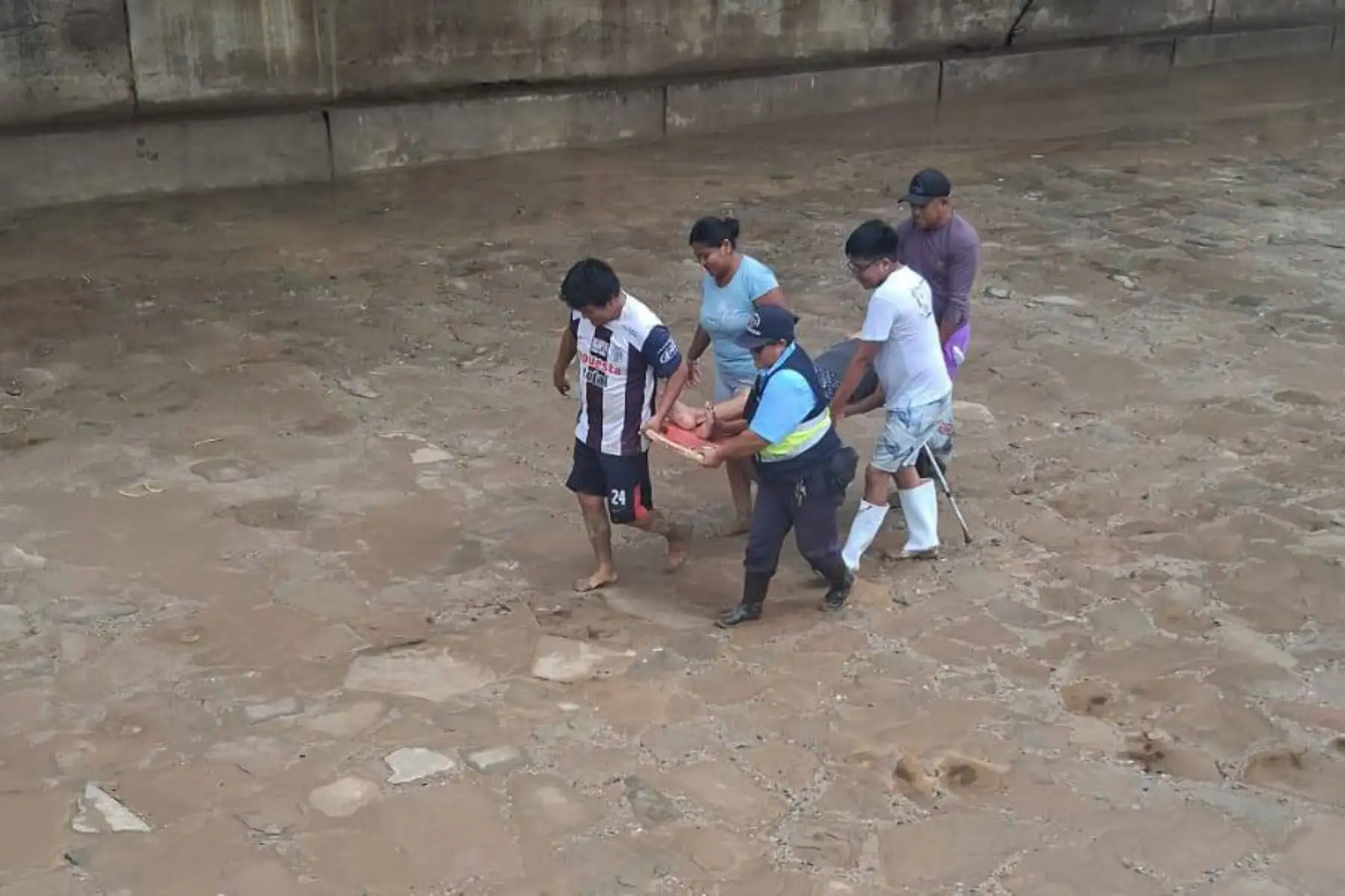 El balneario de Máncora, en Piura, soportó cinco horas de lluvia intensa y una tormenta eléctrica que alarmaron a la población. ANDINA/Difusión